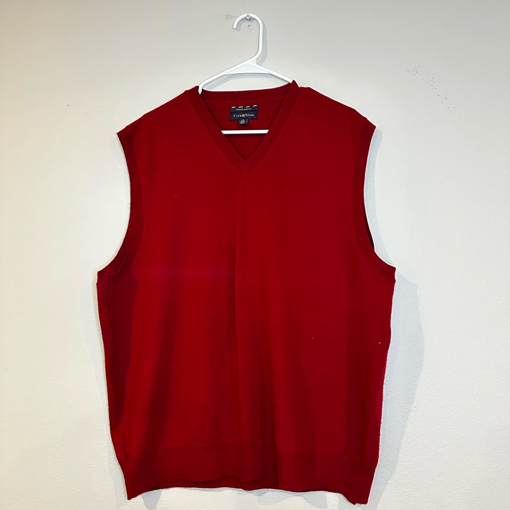Men’s Club Room brand in 100%‎ Marino Wool sweater vest in a size extra large.
